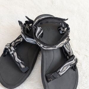 Great Condition: Teva Hurricane Black/Gray Sandal Kids 1